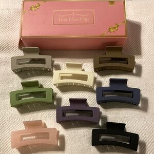 Set of 8 Hair Claw Clips in Assorted Colors